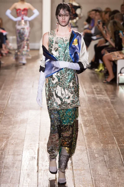 Look 14
